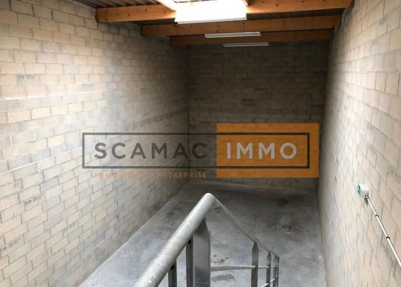 Industrial in Ozoir-la-Ferrière for lease - Building Photo - Image 2 of 5