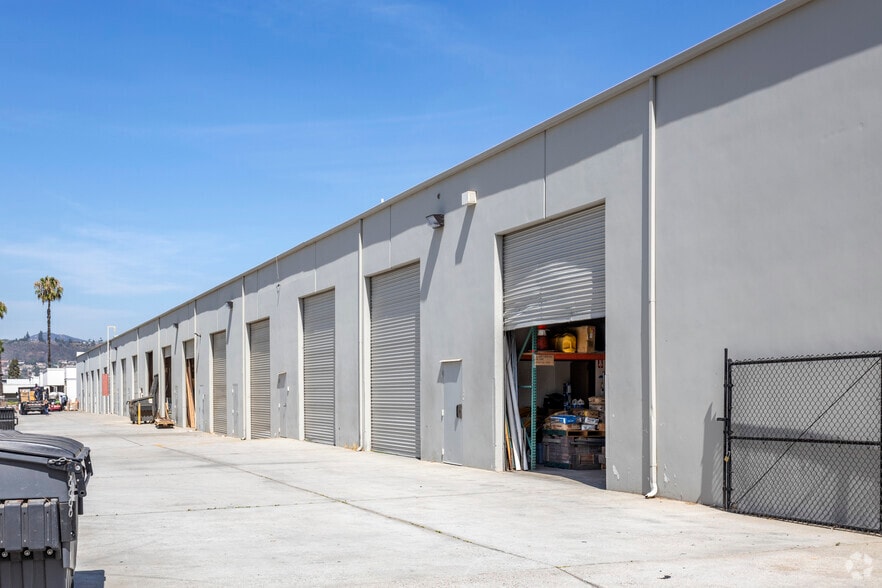 1100 N Magnolia Ave, El Cajon, CA for lease - Building Photo - Image 2 of 7