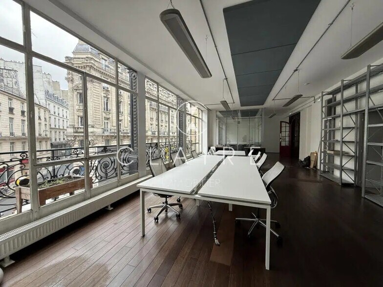 Office in Paris for lease - Interior Photo - Image 2 of 7