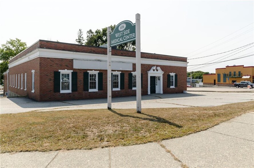 606 W Main St, Norwich, CT for sale - Building Photo - Image 1 of 1