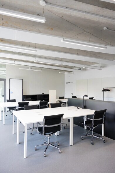 Office in Sarcelles for lease - Interior Photo - Image 1 of 5