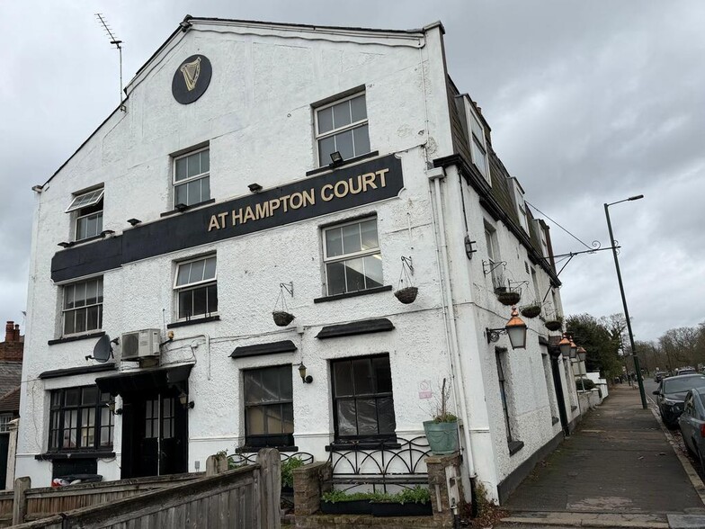 Hampton Court Rd, East Molesey for sale - Building Photo - Image 1 of 1