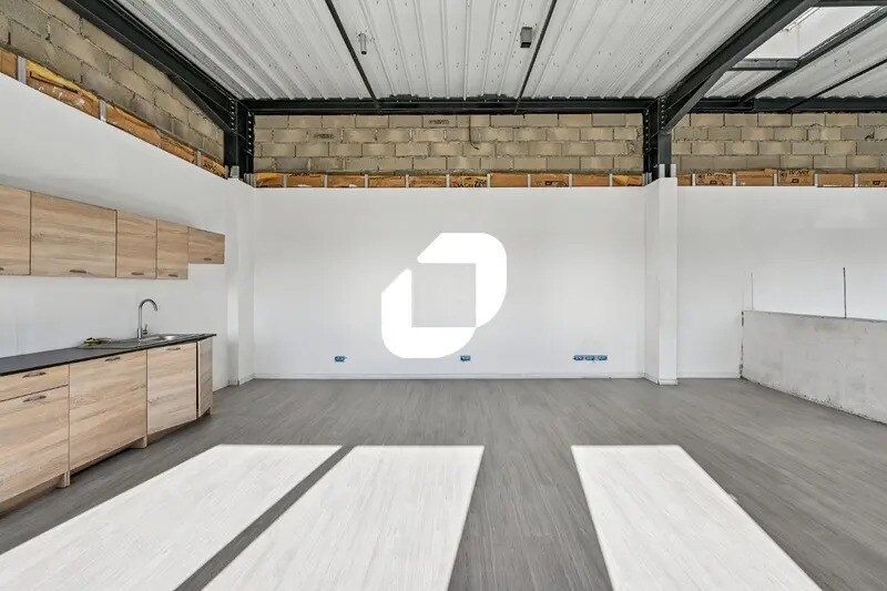 Office in Viarmes for lease - Interior Photo - Image 2 of 13