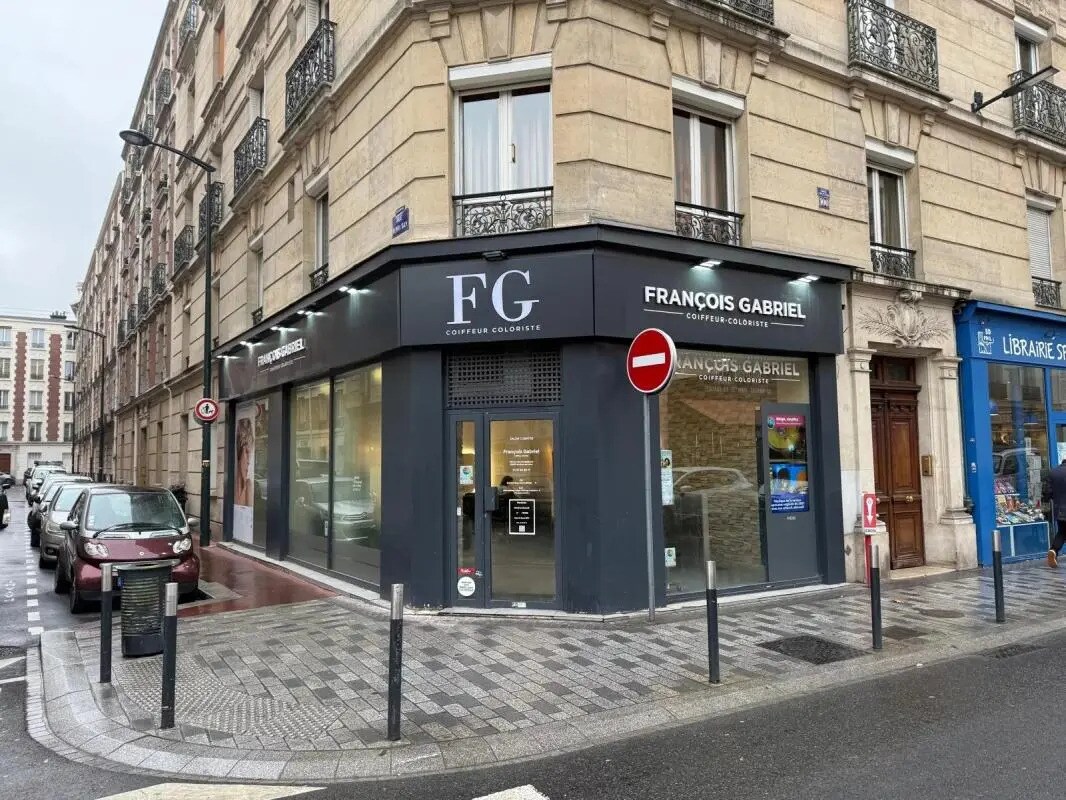 Retail in Asnières-sur-Seine for lease Building Photo- Image 1 of 7