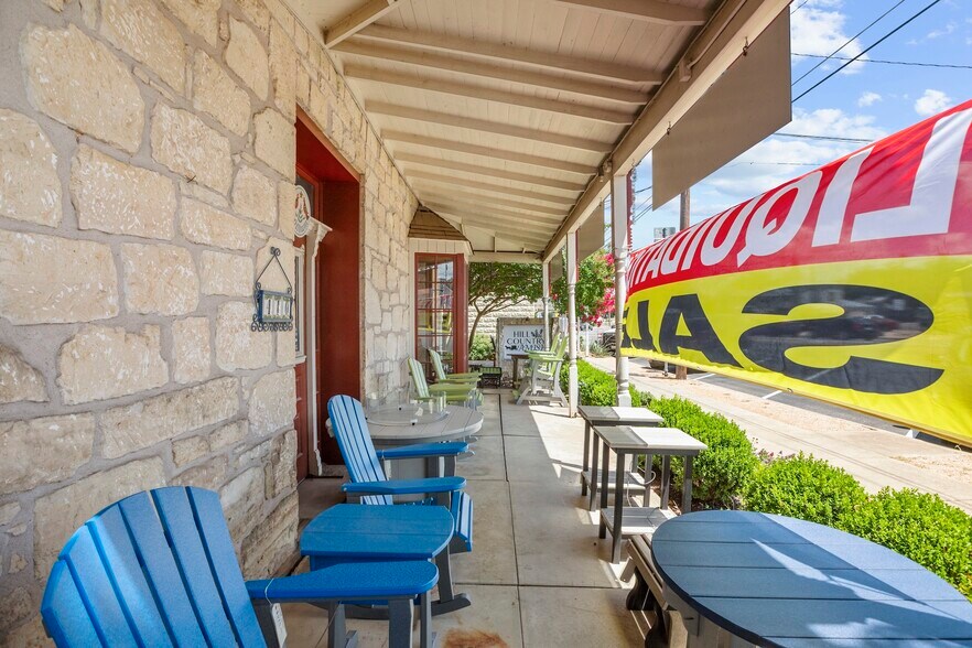 410 W Main St, Fredericksburg, TX for sale - Primary Photo - Image 1 of 34