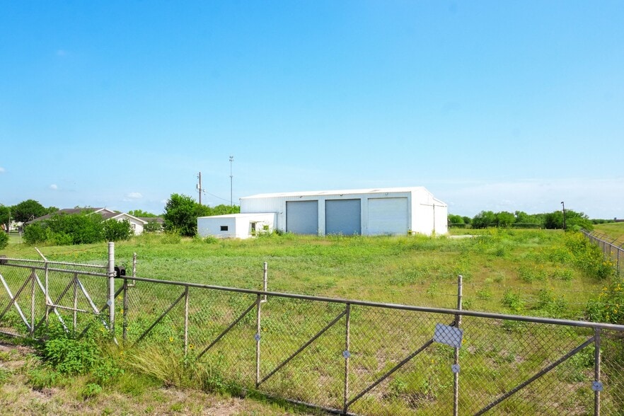 552 Austin St, Robstown, TX for sale - Building Photo - Image 1 of 2