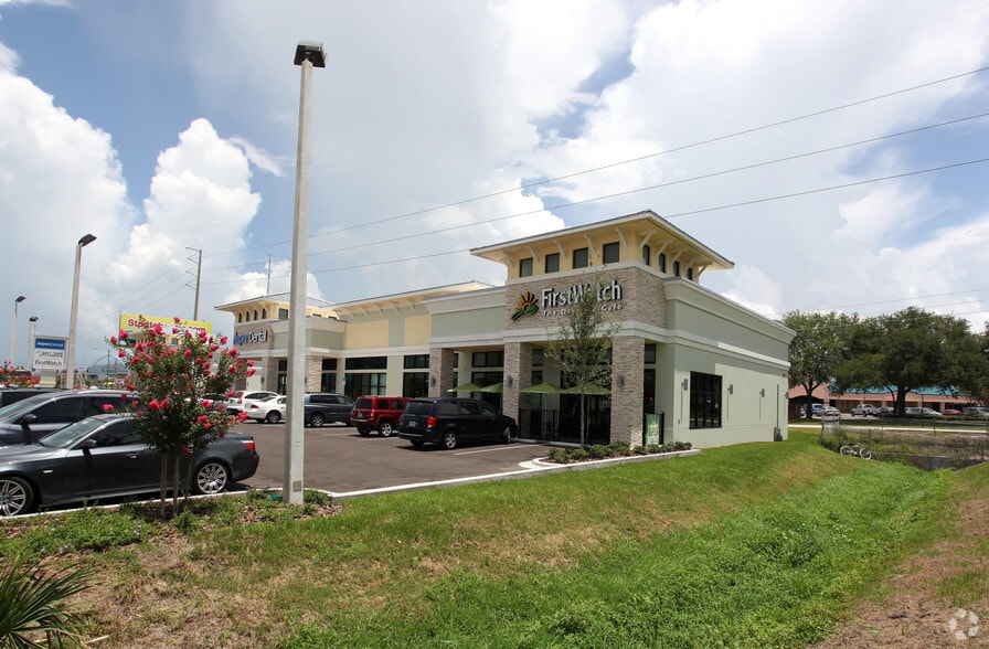 4045-4055 Tyrone Blvd, Saint Petersburg, FL for lease - Building Photo - Image 2 of 10