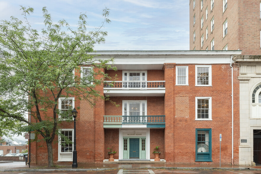 300 Court Sq, Charlottesville, VA for sale - Building Photo - Image 1 of 1