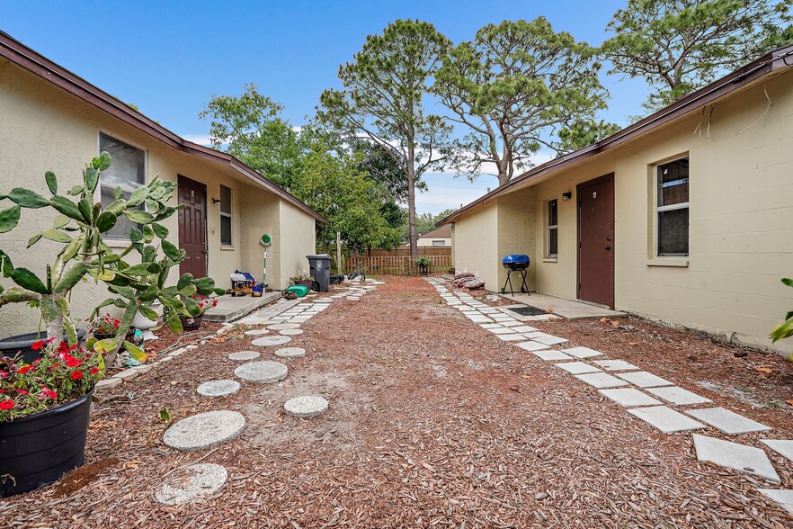 Tampa Bay 8 duplex Portfolio / 16 units portfolio of 8 properties for sale on LoopNet.com - Building Photo - Image 2 of 14