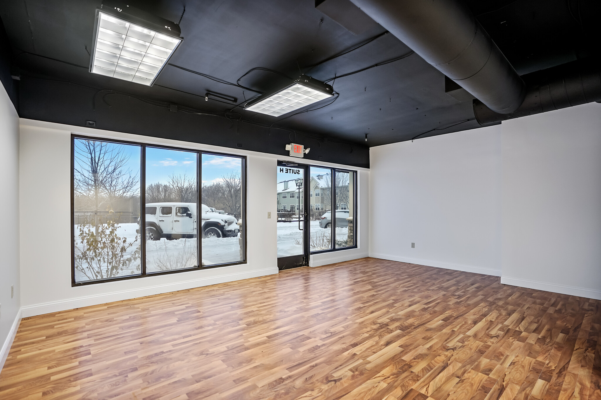 10225 City Walk Dr, Woodbury, MN for lease Interior Photo- Image 1 of 8