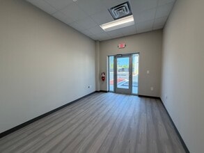 8476 Dorchester Rd, North Charleston, SC for lease Interior Photo- Image 2 of 8
