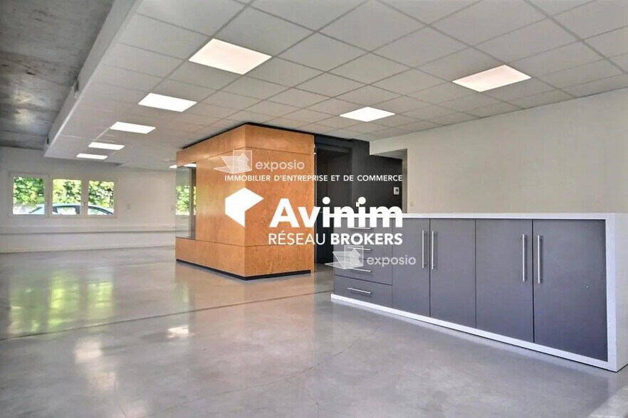 Office in Meylan for lease - Interior Photo - Image 1 of 13