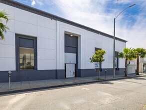 320-330 E Manchester Blvd, Inglewood, CA for lease Building Photo- Image 2 of 30