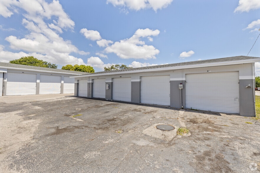5000 Lake Worth Rd, Lake Worth, FL for lease - Interior Photo - Image 3 of 11