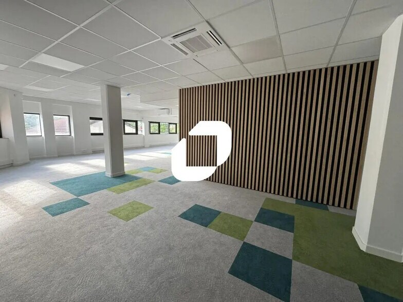 6 Rue Du Docteur Schweitzer, Seyssins for sale - Interior Photo - Image 2 of 11