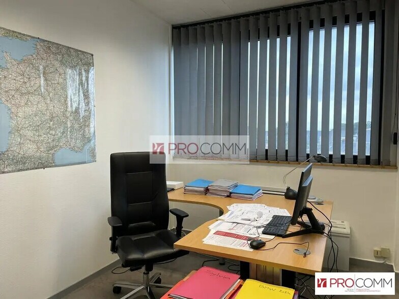 Office in Chartres for sale - Interior Photo - Image 2 of 7