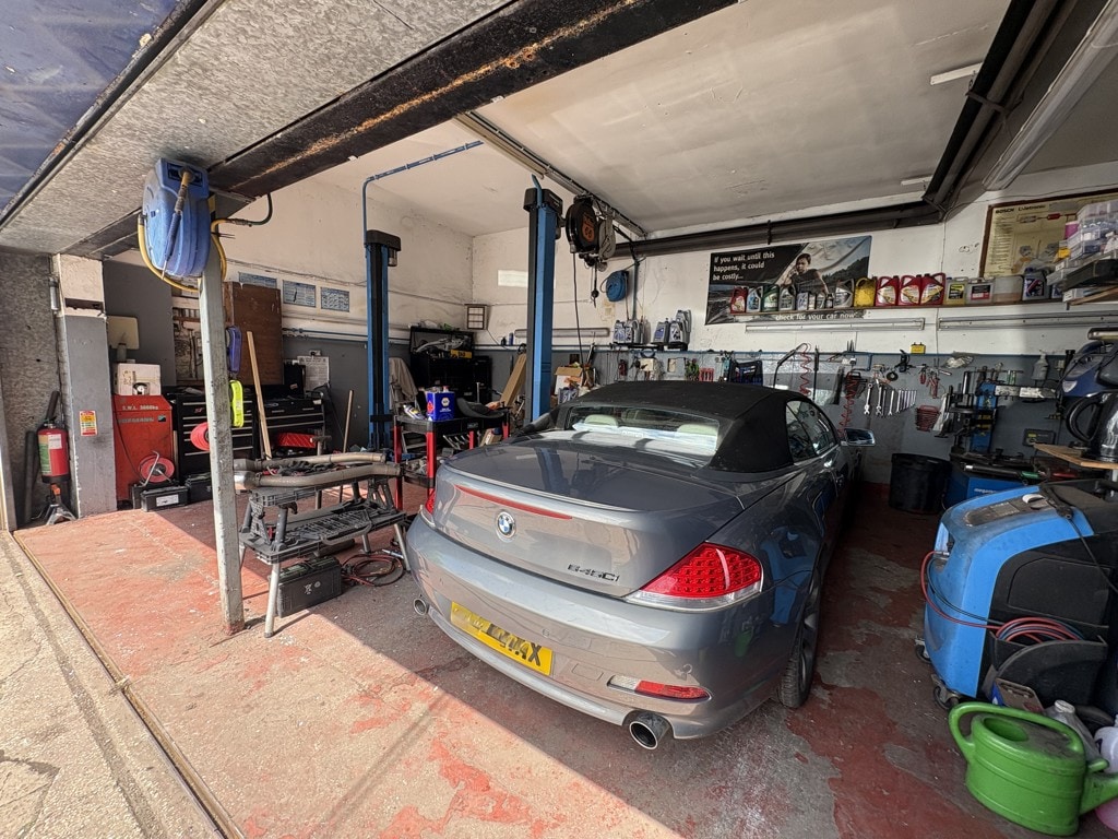 122 Westhead Road, Leyland for lease Interior Photo- Image 1 of 4