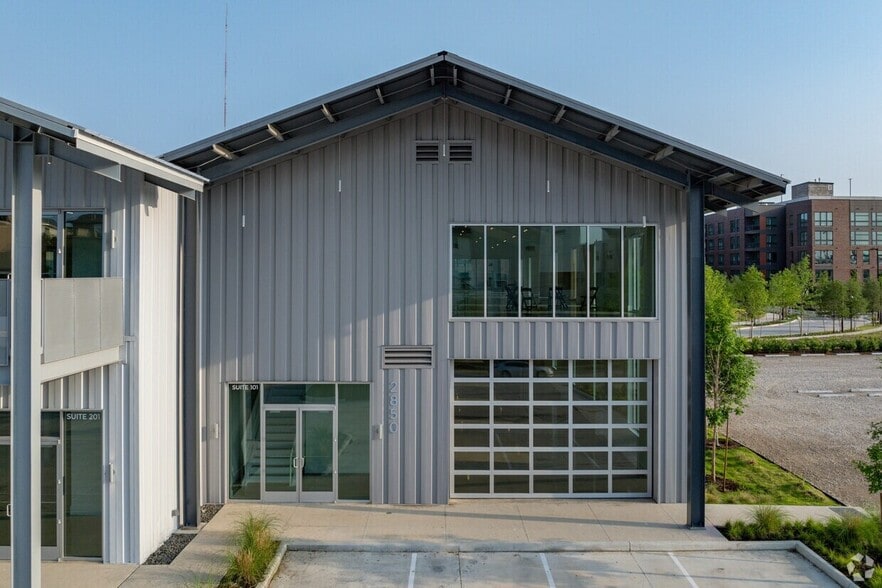 2850 Clinton Dr, Houston, TX for sale - Building Photo - Image 3 of 5