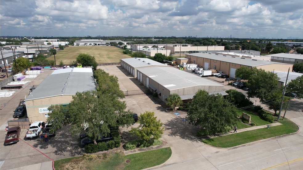 10408 Mula Rd, Stafford, TX for lease - Building Photo - Image 1 of 5