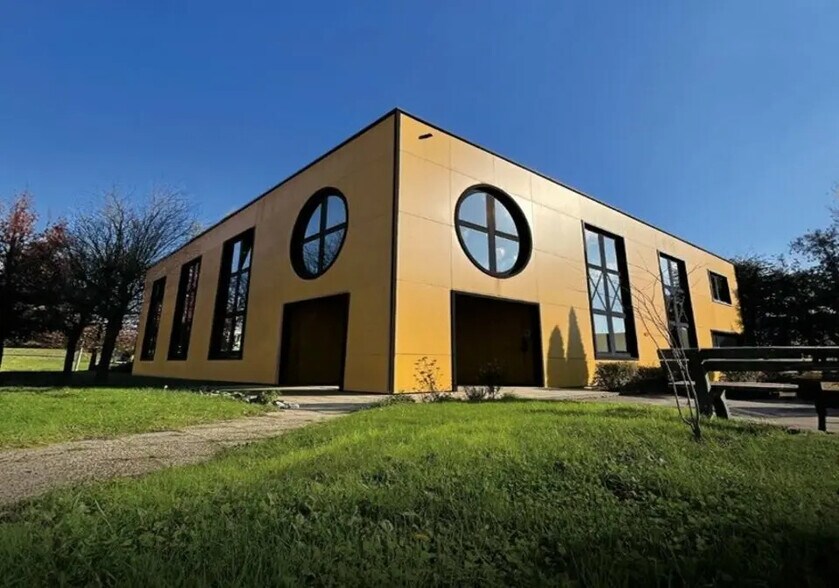 Office in Mont-Saint-Aignan for lease - Building Photo - Image 1 of 9