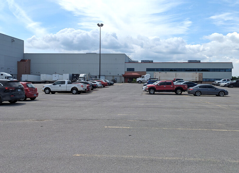 500 College St E, Belleville, ON for lease - Building Photo - Image 3 of 15