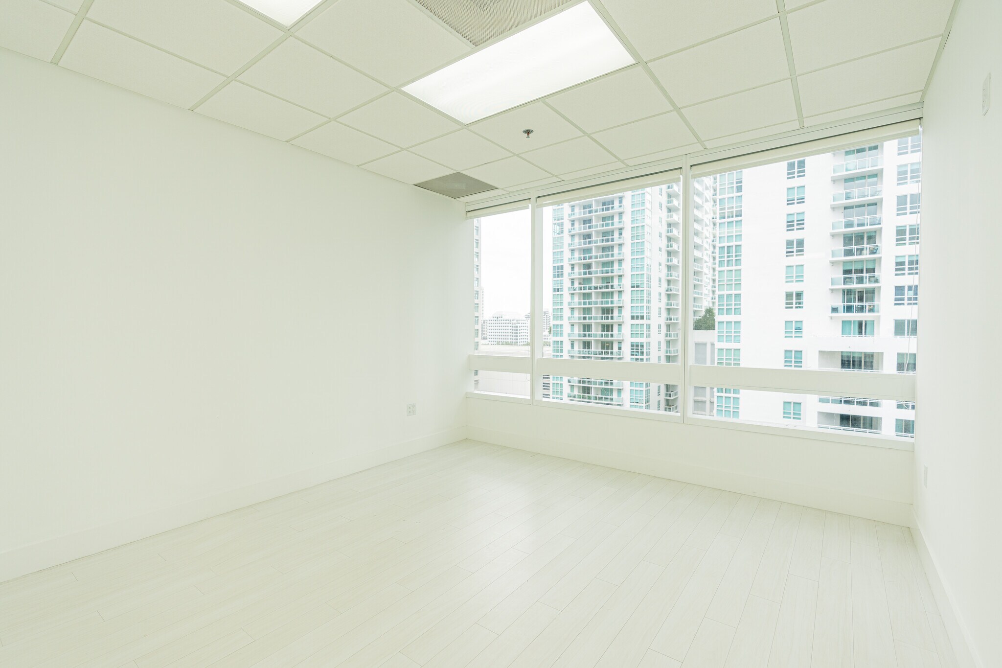 848 Brickell Ave, Miami, FL for lease Building Photo- Image 1 of 7