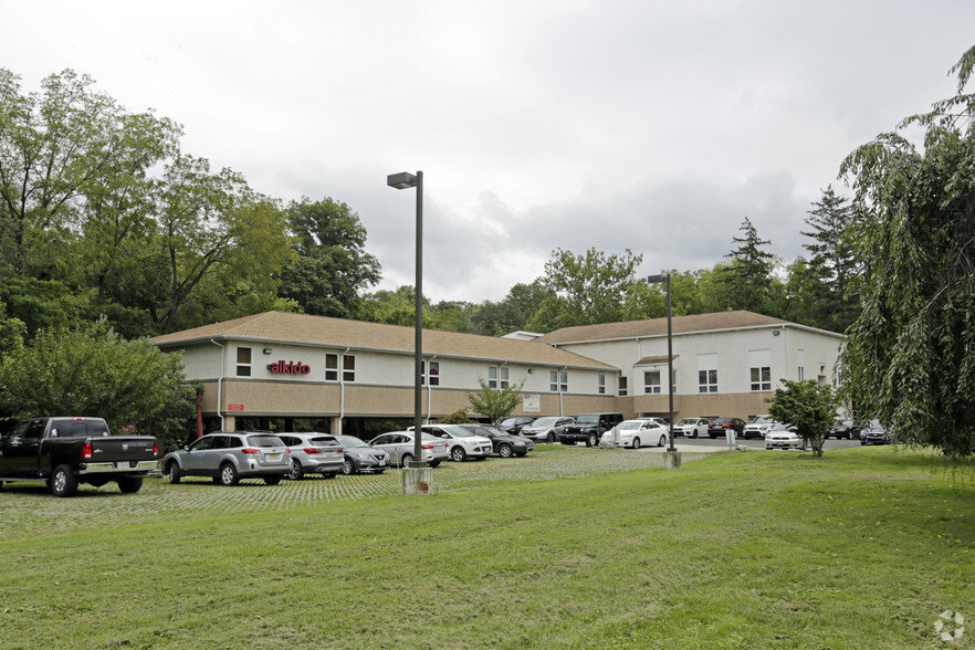 321 Morris Rd, Fort Washington, PA for lease - Primary Photo - Image 1 of 3