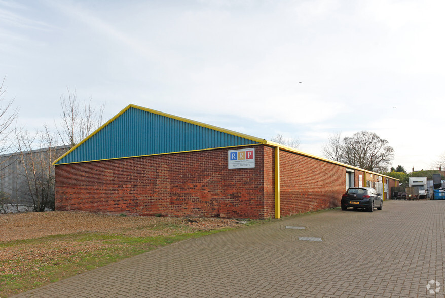 Wellingborough Rd, Rushden for lease - Primary Photo - Image 1 of 3