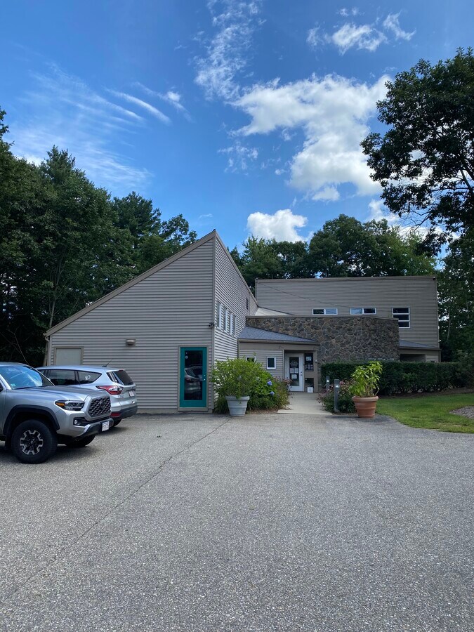 154 Sturbridge Rd, Charlton, MA 01507