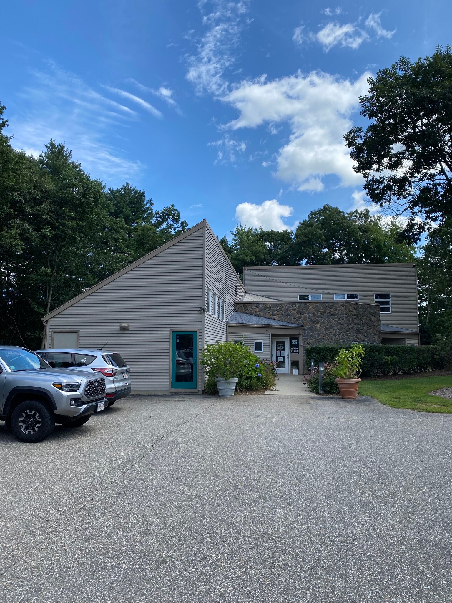 154 Sturbridge Rd, Charlton, MA 01507