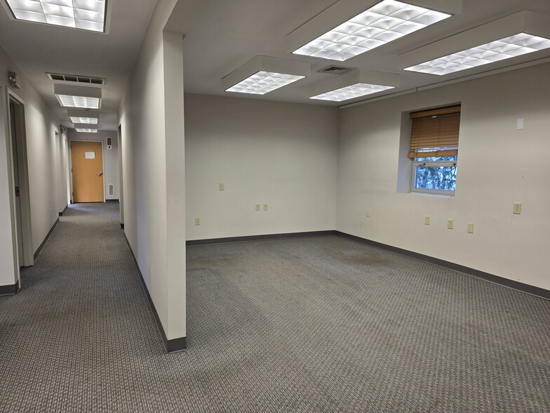 970 Clifton Ave, Clifton, NJ for lease - Building Photo - Image 3 of 11