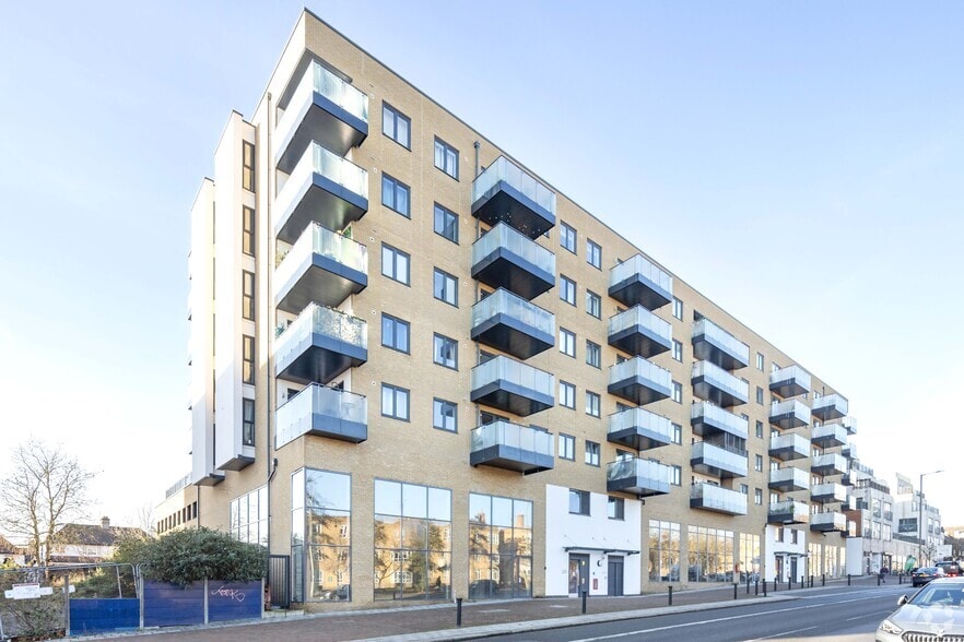 3 Burnt Oak Broa, Edgware for sale - Primary Photo - Image 1 of 1