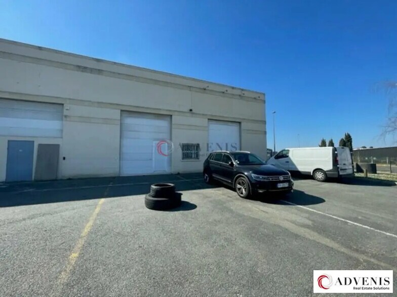 Flex in Eysines for lease - Building Photo - Image 2 of 8