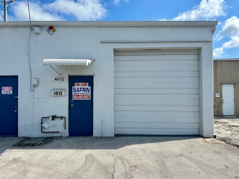 4613-4615 NW 8th Ave, Oakland Park, FL for lease - Building Photo - Image 1 of 5