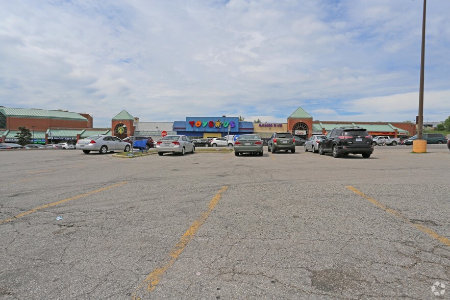 1448-1450 Lawrence Ave E, Toronto, ON for lease - Building Photo - Image 3 of 8