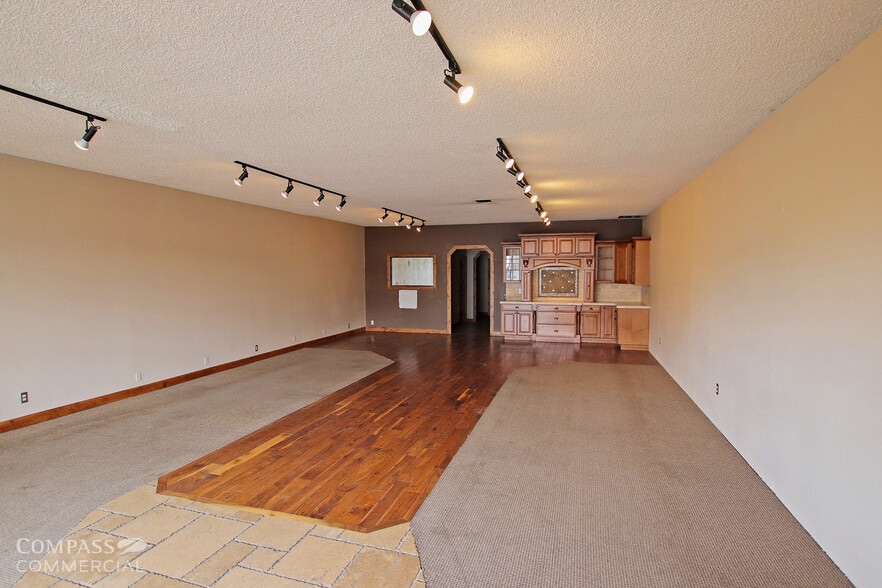 165 NE Greenwood Ave, Bend, OR for lease - Building Photo - Image 2 of 5