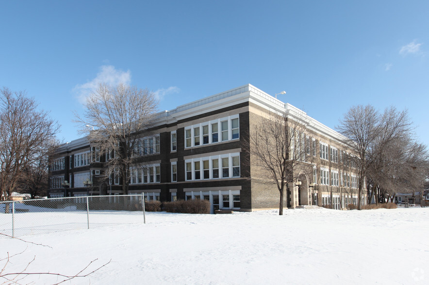 1042 18th Ave SE, Minneapolis, MN for sale - Building Photo - Image 1 of 40