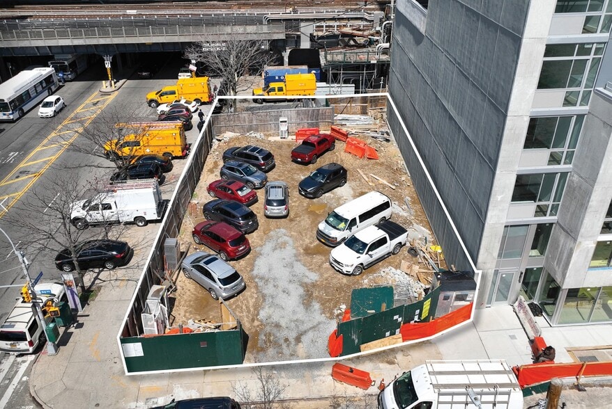 93-43 Sutphin Blvd, Jamaica, NY for sale - Building Photo - Image 2 of 2