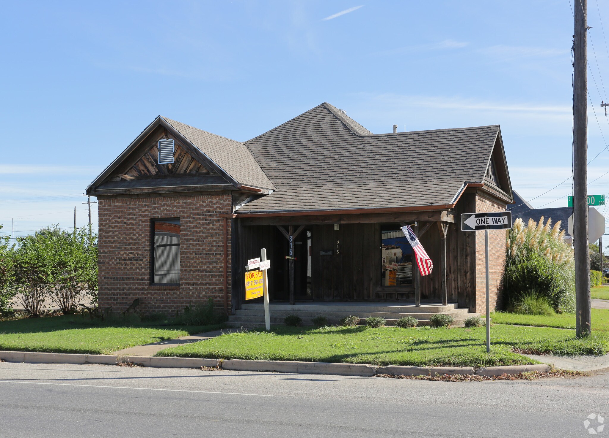 315 S Caddo St, Cleburne, TX for sale Primary Photo- Image 1 of 1