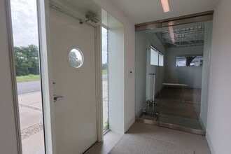 1111 Lagoon Dr, Dallas, TX for sale Interior Photo- Image 2 of 10