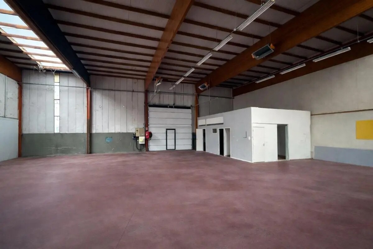 Industrial in Lille for lease Interior Photo- Image 1 of 5