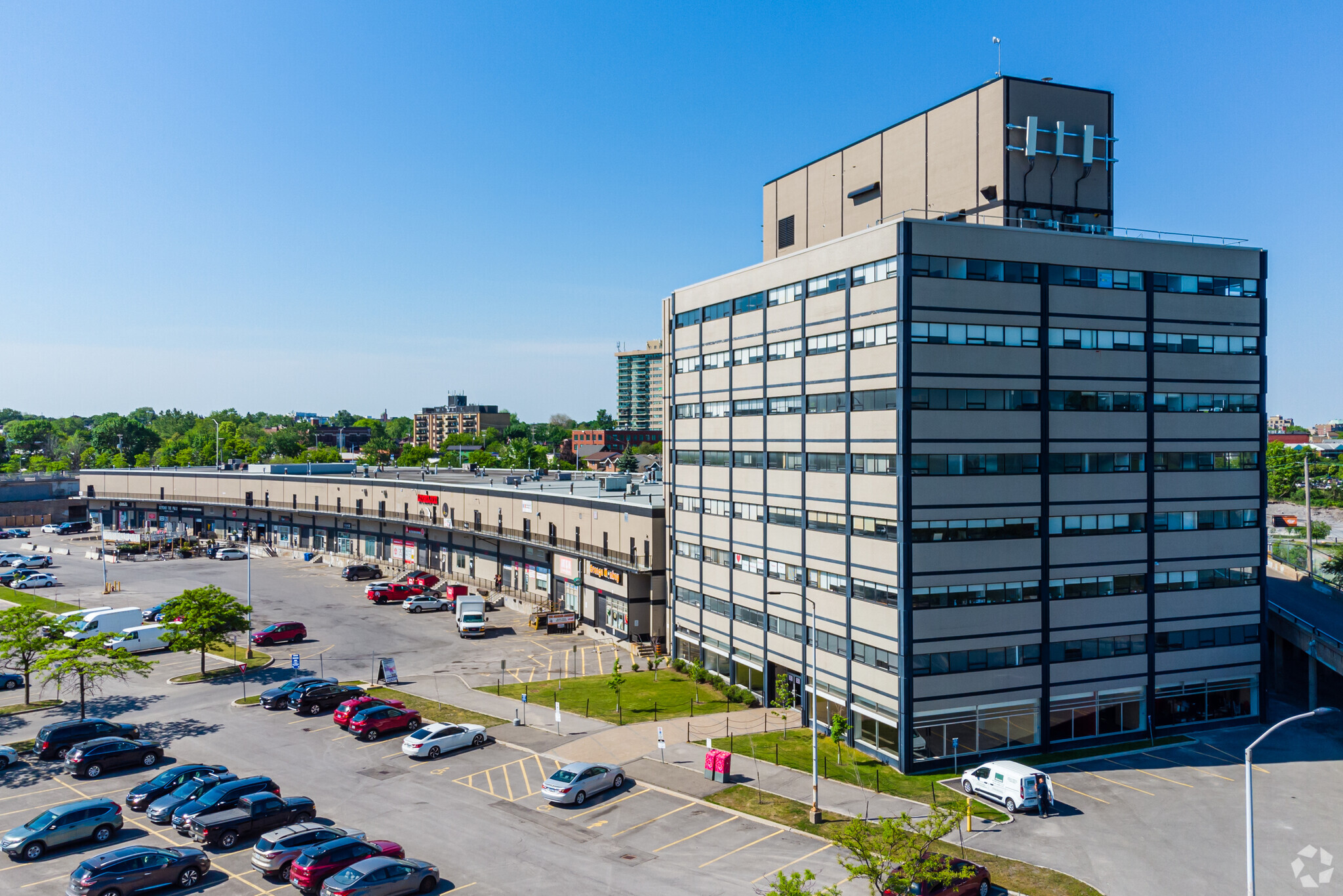 250 City Centre Ave, Ottawa, ON for lease Building Photo- Image 1 of 16