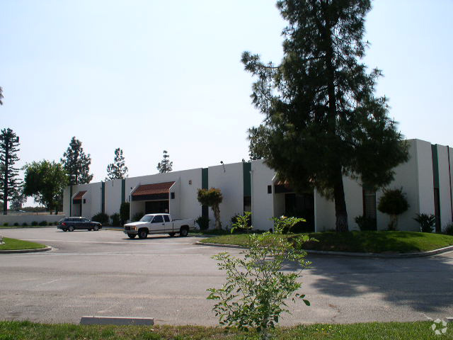 2700 Little Mountain Dr, San Bernardino, CA for lease - Building Photo - Image 2 of 14