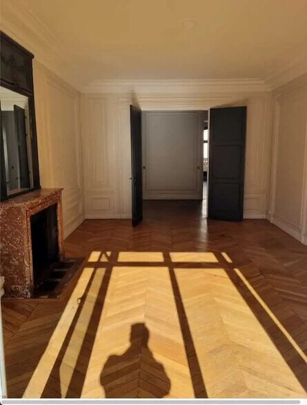 Office in Paris for lease - Interior Photo - Image 1 of 22