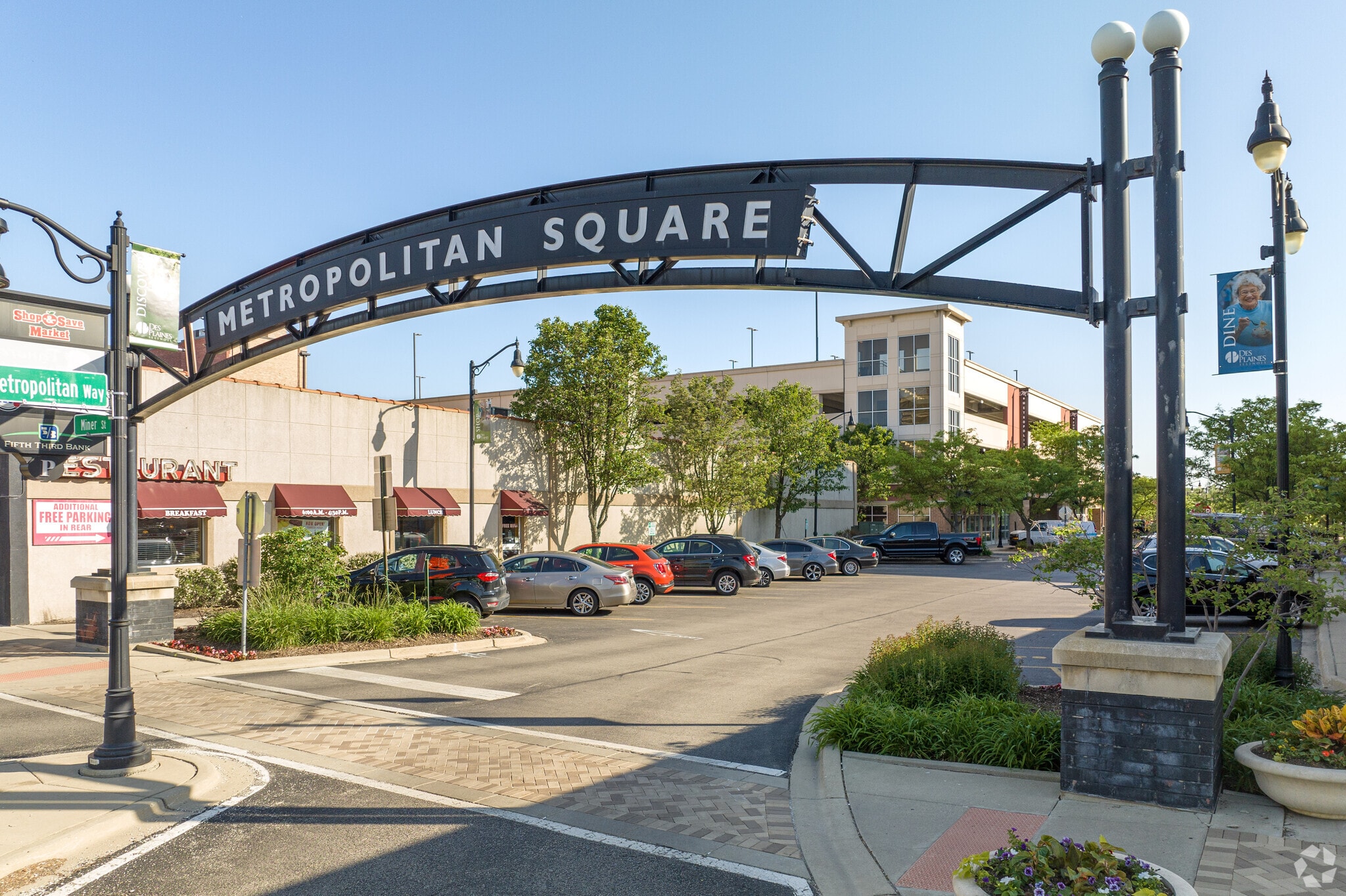 1518 Market St, Des Plaines, IL 60016 Metropolitan Square