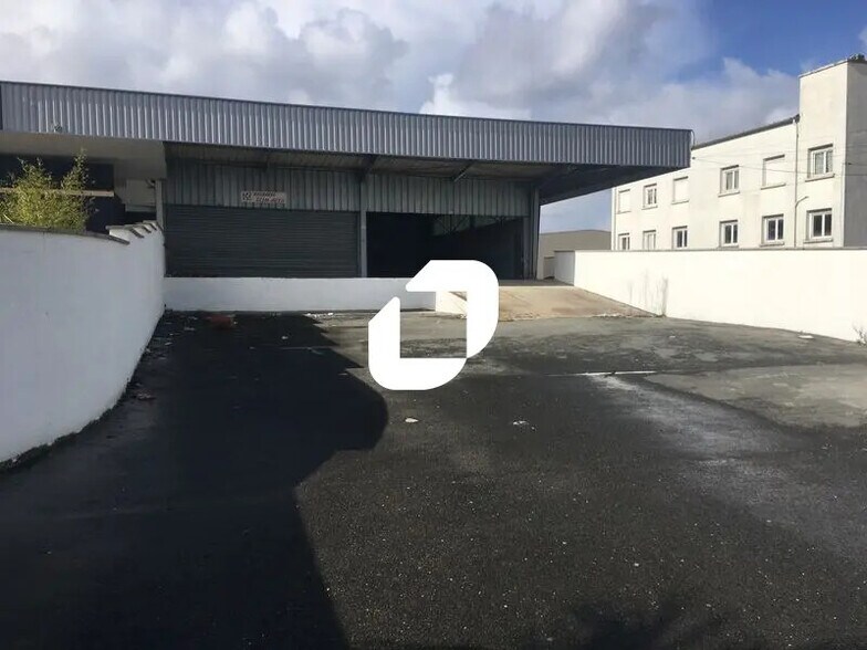 Office in Bordeaux for lease - Building Photo - Image 2 of 10