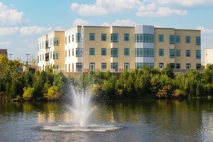 46090 Lake Center Plz, Sterling, VA for lease - Building Photo - Image 1 of 22