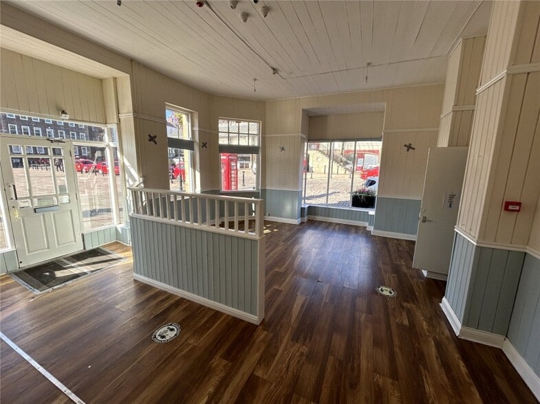 3-5 Bakehouse Hl, Darlington for sale - Interior Photo - Image 2 of 6