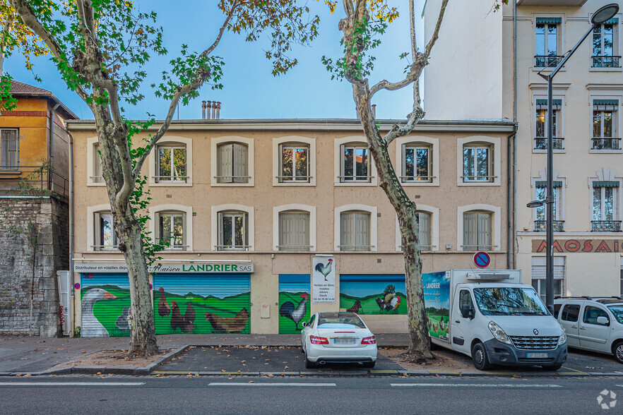 Multifamily in Lyon for sale - Building Photo - Image 2 of 2