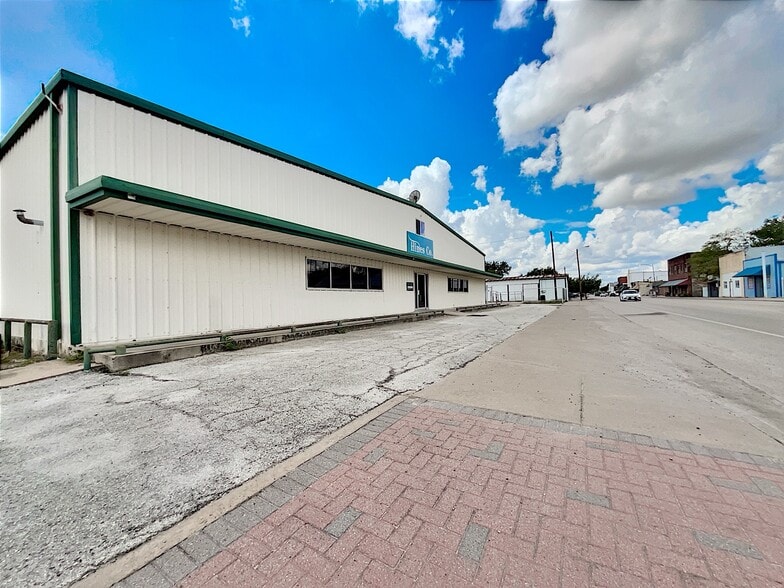 201 Houston St, George West, TX for lease - Building Photo - Image 3 of 36